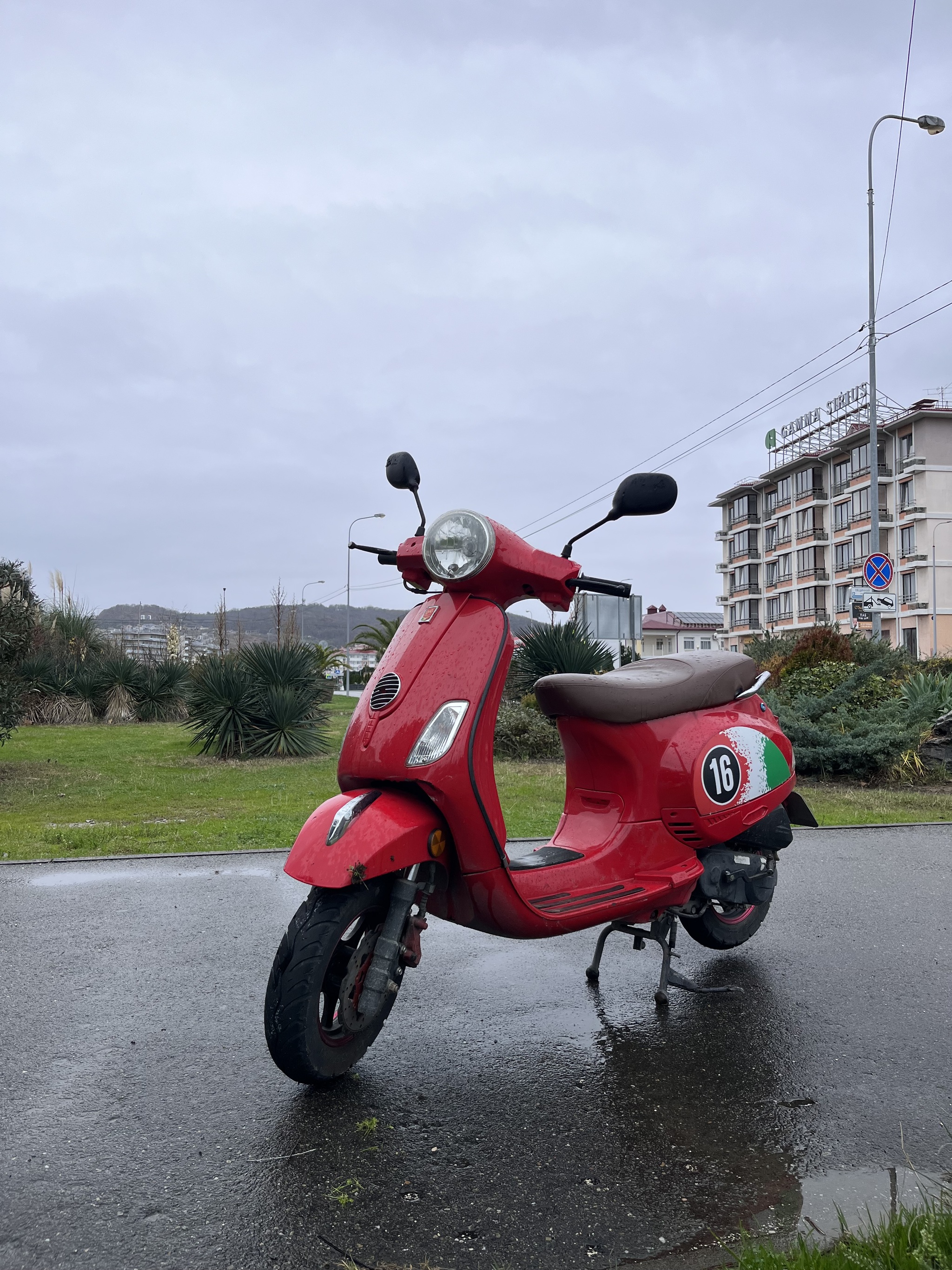 Vespa - My, Sochi, Winter, December, Sea, Black Sea, Moped, Sunset, dawn, The rocks, Video, Vertical video, Longpost, The photo