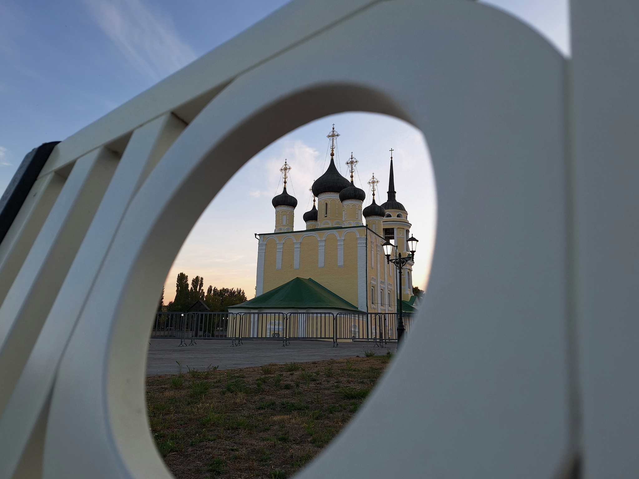 Through the bench on Admiralteyskaya - My, Mobile photography, The photo, Voronezh, Admiralty Square, Embankment, Bench