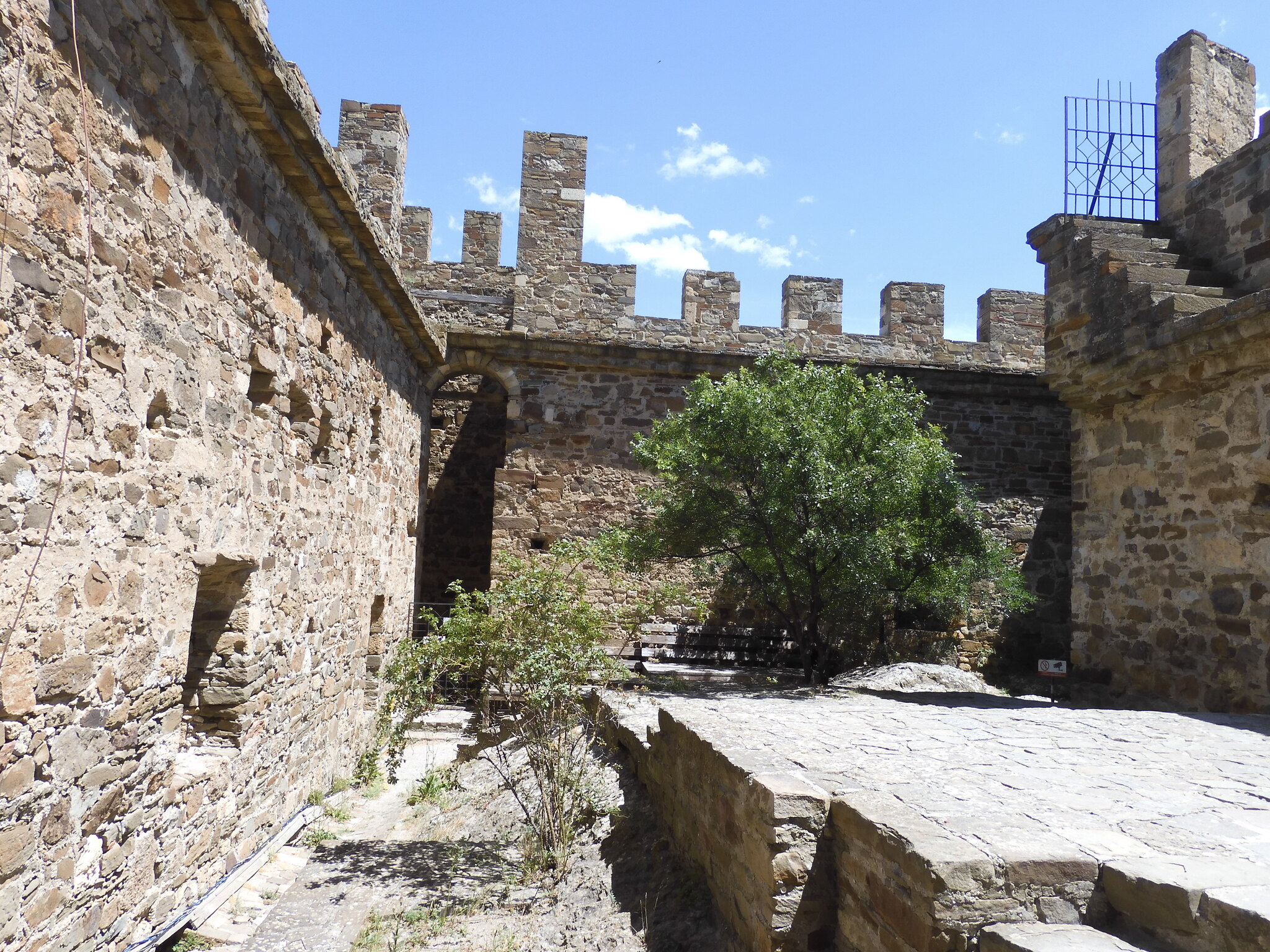 We are back from Crimea. We show the truth about holidays in Crimea. Genoese fortress. Fortress towers - My, Crimea, Fortress, Genoese Fortress, The city of Sudak, Travels, Туристы, Vacation, Black Sea, Longpost