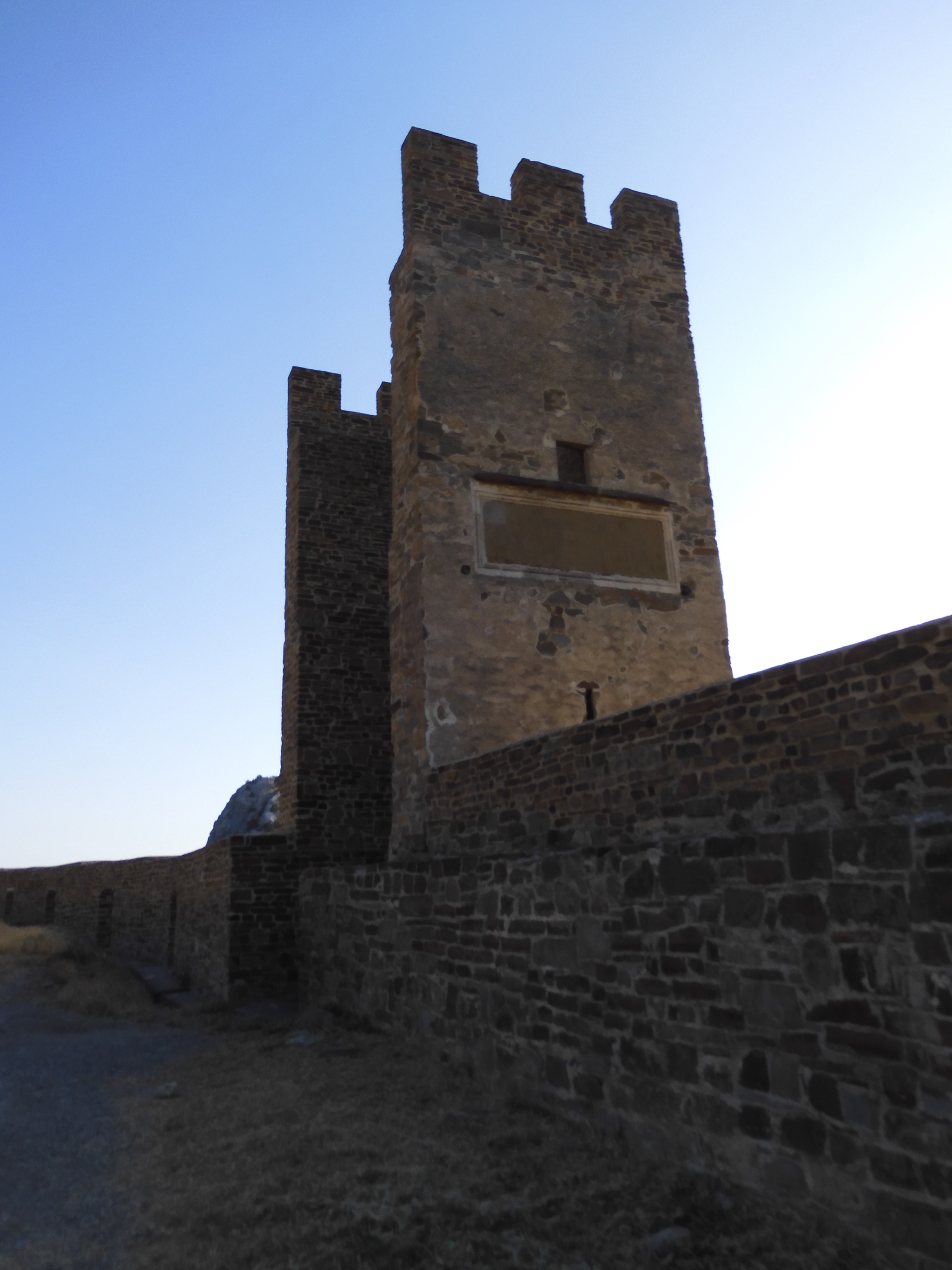 We are back from Crimea. We show the truth about holidays in Crimea. Genoese fortress. Fortress towers - My, Crimea, Fortress, Genoese Fortress, The city of Sudak, Travels, Туристы, Vacation, Black Sea, Longpost