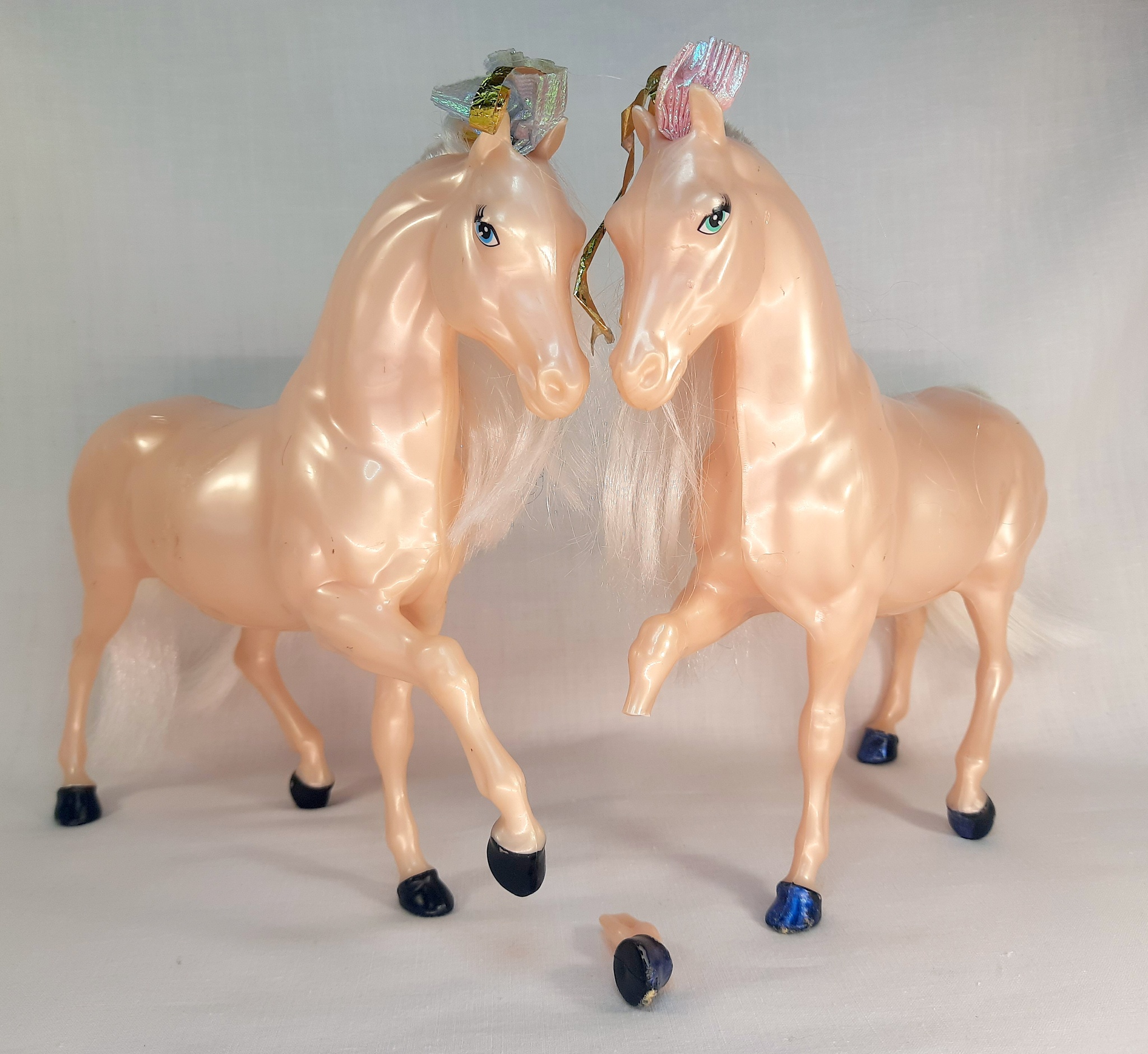 Восстановление коней из Barbie Princess and the Pauper Royal Kingdom Horse Carriage от компании Mattel 2004 года - Моё, Роспись, Рукоделие, Игрушечная лошадка, Восстановление, Реставрация, Длиннопост, Рукоделие с процессом, Лошади, Игрушки, Кукла, Mattel, Копыта