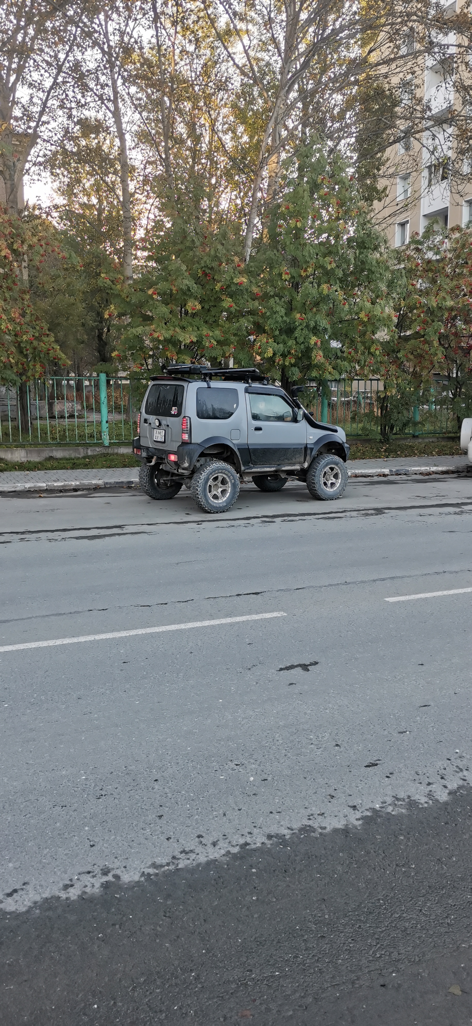 Южно-Сахалинск vs. Астрахань - Моё, Южно-Сахалинск, Астрахань, Сравнение, Длиннопост, Стрит-Арт, Фонарь, Прогулка по городу, Фотография