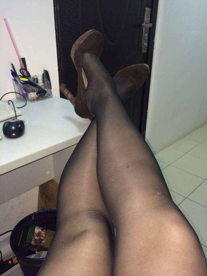 I splayed my legs at work - Girls, Office, Work, Tights, High heels, Heels, Legs, Longpost