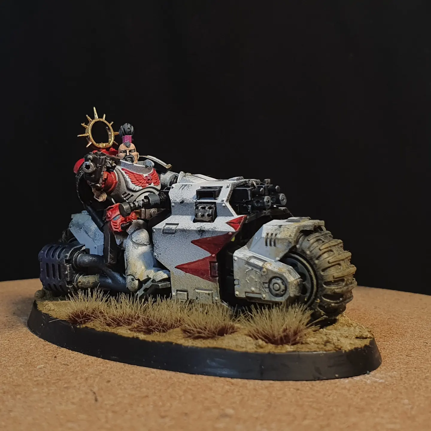 Как я успокаиваю нервишки.                        Белые шрамы. Space Marines Outriders - Моё, Warhammer 40k, Warhammer, Adeptus Astartes, Wh miniatures, White Scars, Видео, Вертикальное видео, Длиннопост