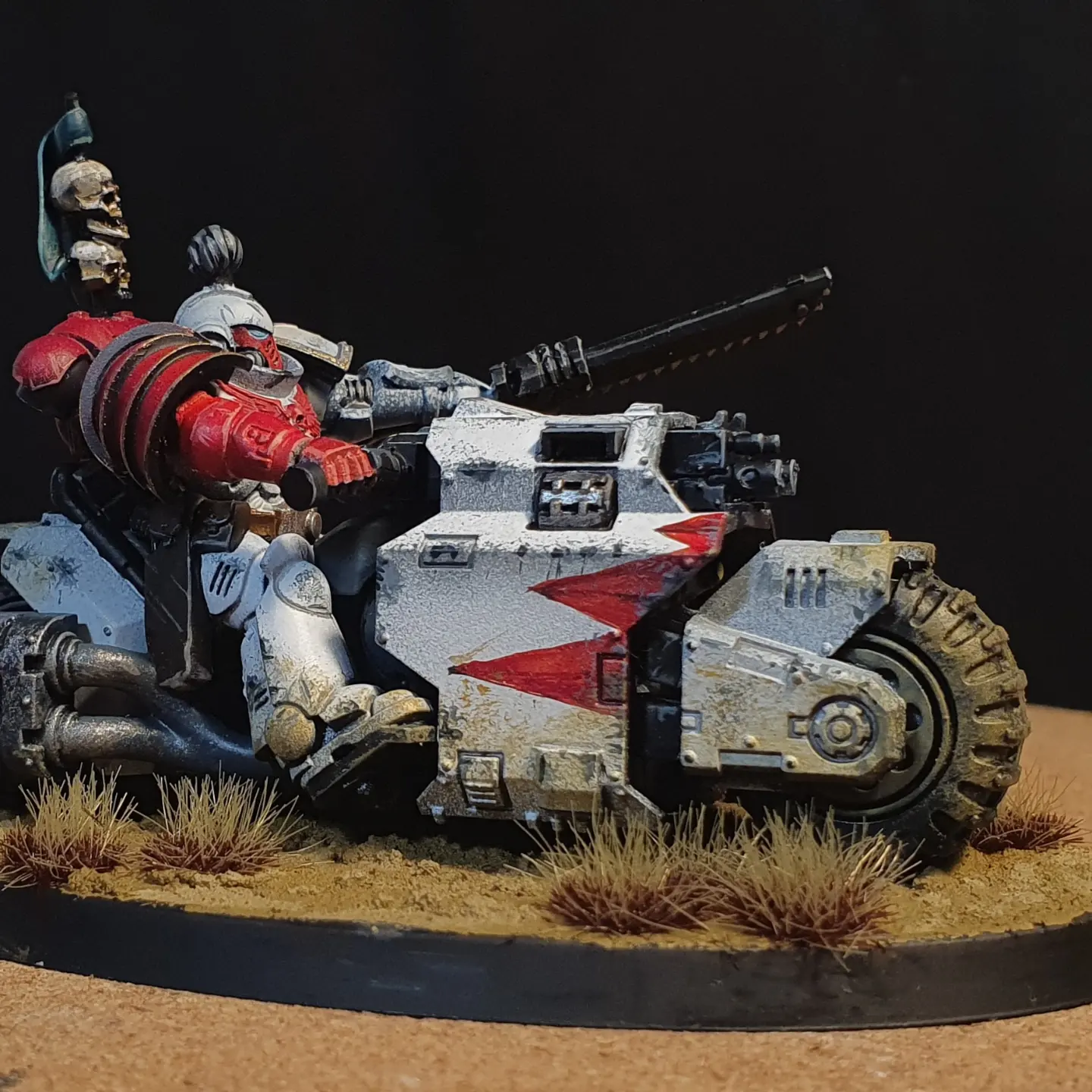 Как я успокаиваю нервишки.                        Белые шрамы. Space Marines Outriders - Моё, Warhammer 40k, Warhammer, Adeptus Astartes, Wh miniatures, White Scars, Видео, Вертикальное видео, Длиннопост