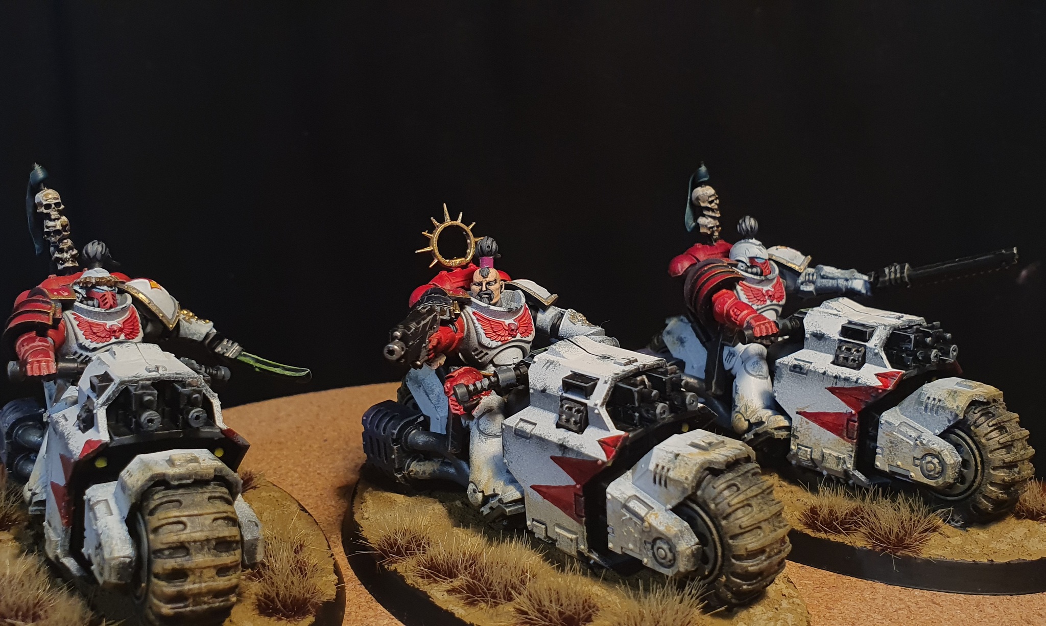 Как я успокаиваю нервишки.                        Белые шрамы. Space Marines Outriders - Моё, Warhammer 40k, Warhammer, Adeptus Astartes, Wh miniatures, White Scars, Видео, Вертикальное видео, Длиннопост