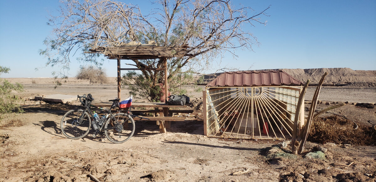 On the road to Santiago. They are transporting spare parts for quarry dump trucks - My, Bike trip, Solo travel, Travels, A bike, South America, Chile, Atacama Desert, Desert, Cyclist, Andes, Road, Bike ride, The rocks, Longpost, The photo