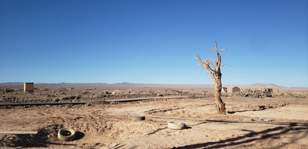 On the road to Santiago. They are transporting spare parts for quarry dump trucks - My, Bike trip, Solo travel, Travels, A bike, South America, Chile, Atacama Desert, Desert, Cyclist, Andes, Road, Bike ride, The rocks, Longpost, The photo