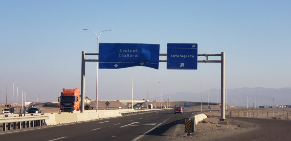 On the road to Santiago. They are transporting spare parts for quarry dump trucks - My, Bike trip, Solo travel, Travels, A bike, South America, Chile, Atacama Desert, Desert, Cyclist, Andes, Road, Bike ride, The rocks, Longpost, The photo