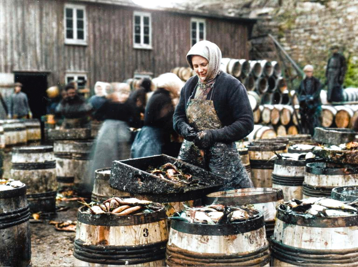 Unique historical footage from the life of European countries that will take you back to the past. 20 colorized photographs from the late 19th - early 20th centuries - My, Old photo, Historical photo, The photo, Colorization, France, Great Britain, Norway, Netherlands (Holland), Portugal, 19th century, 20th century, Longpost