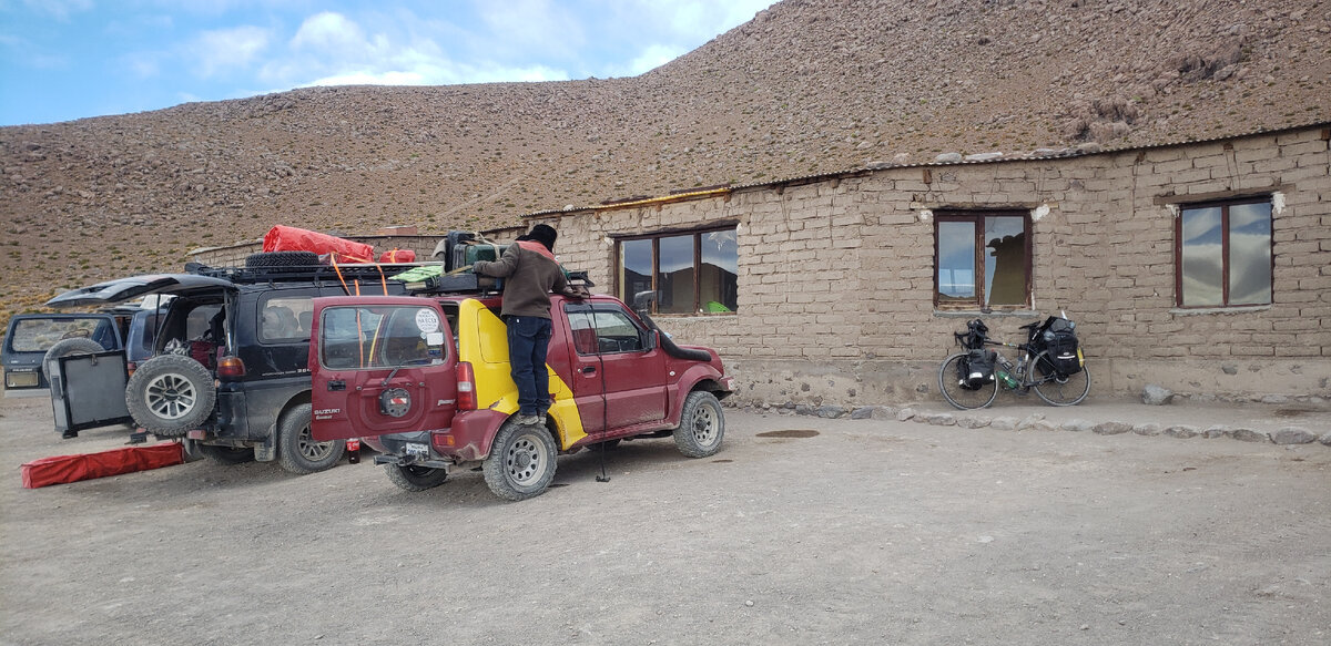 How I crossed the Bolivian-Chilean border at an altitude of 4.5 kilometers above sea level - My, Bike trip, Solo travel, A bike, Travels, South America, Bolivia, Chile, Desert, Andes, Cyclist, Mountain tourism, Bike ride, Volcano, Mountain Lake, High pressure washer, The mountains, oxygen starvation, Atacama Desert, Longpost