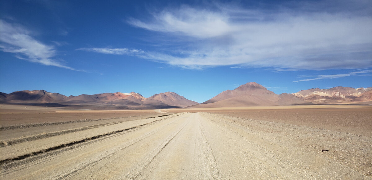 How I crossed the Bolivian-Chilean border at an altitude of 4.5 kilometers above sea level - My, Bike trip, Solo travel, A bike, Travels, South America, Bolivia, Chile, Desert, Andes, Cyclist, Mountain tourism, Bike ride, Volcano, Mountain Lake, High pressure washer, The mountains, oxygen starvation, Atacama Desert, Longpost