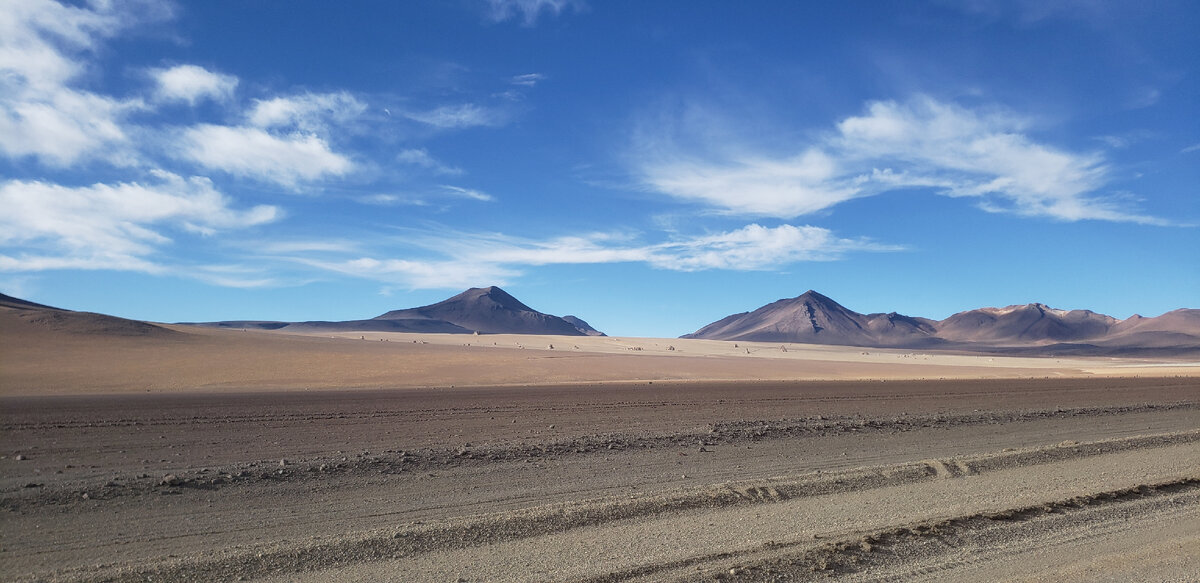 How I crossed the Bolivian-Chilean border at an altitude of 4.5 kilometers above sea level - My, Bike trip, Solo travel, A bike, Travels, South America, Bolivia, Chile, Desert, Andes, Cyclist, Mountain tourism, Bike ride, Volcano, Mountain Lake, High pressure washer, The mountains, oxygen starvation, Atacama Desert, Longpost