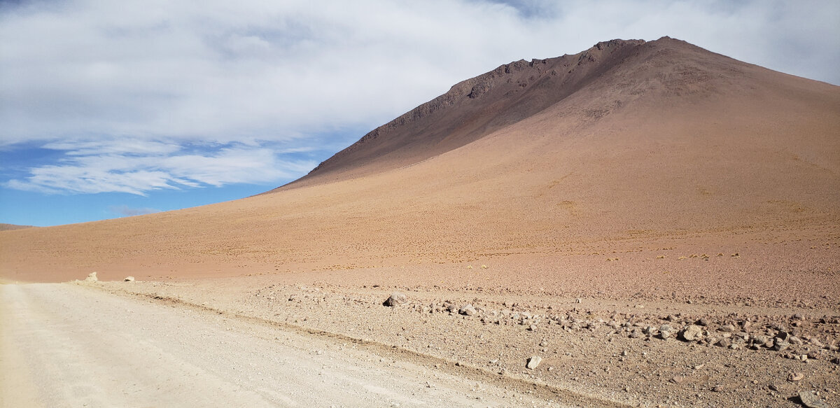 How I crossed the Bolivian-Chilean border at an altitude of 4.5 kilometers above sea level - My, Bike trip, Solo travel, A bike, Travels, South America, Bolivia, Chile, Desert, Andes, Cyclist, Mountain tourism, Bike ride, Volcano, Mountain Lake, High pressure washer, The mountains, oxygen starvation, Atacama Desert, Longpost