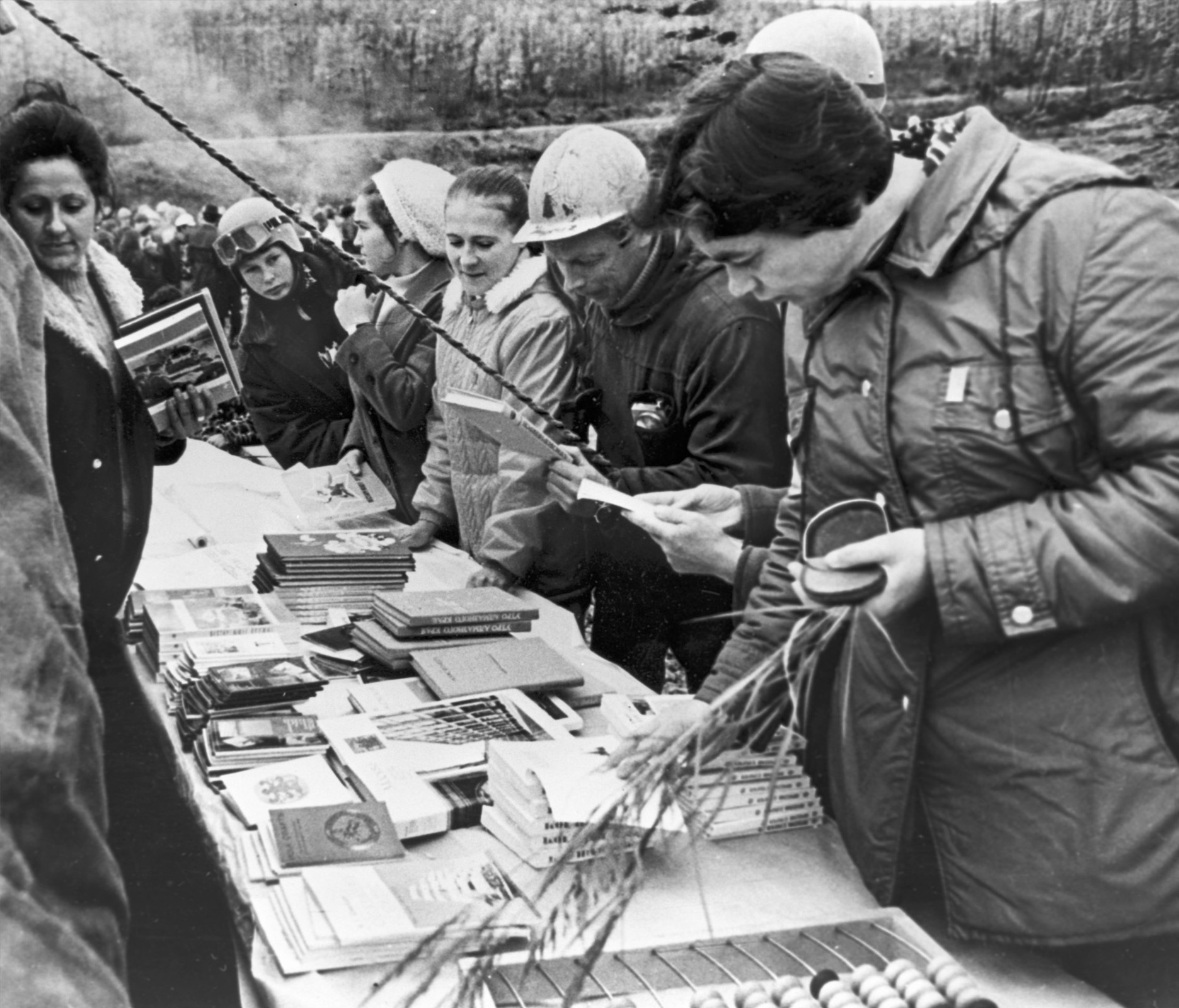 Do you hear time humming: BAM - the USSR, История России, Made in USSR, Bam, Childhood in the USSR, 70th, New building, Black and white photo, Housewarming, Taiga, Railway, Old photo, Film, 80-е, Siberia, Historical photo, Telegram (link), Longpost