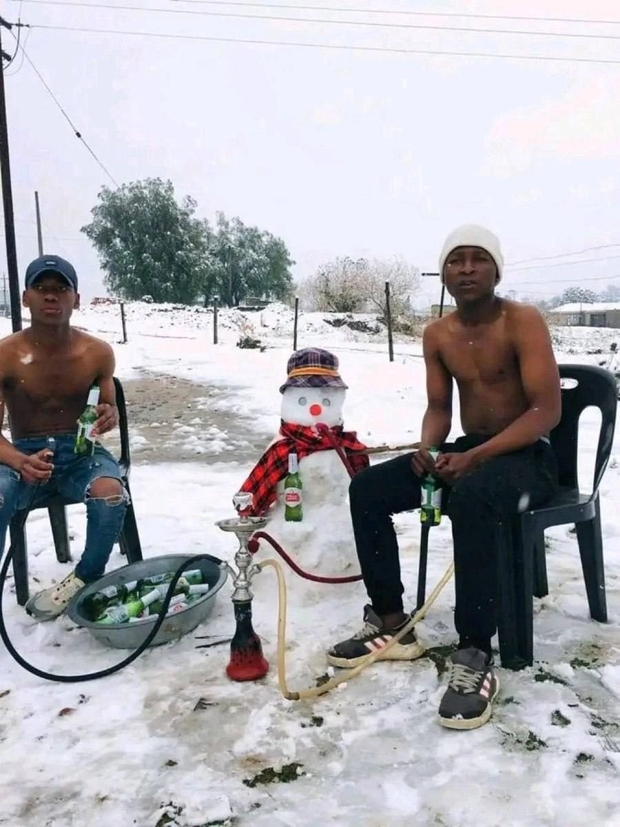 Snow fell in South Africa for the first time in 10 years, paralyzing traffic in the republic, but locals are not discouraged - Crossposting, Pikabu publish bot