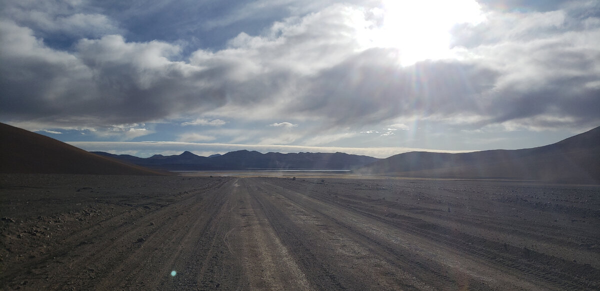 How I crossed the Bolivian-Chilean border at an altitude of 4.5 kilometers above sea level - My, Bike trip, Solo travel, A bike, Travels, South America, Bolivia, Chile, Desert, Andes, Cyclist, Mountain tourism, Bike ride, Volcano, Mountain Lake, High pressure washer, The mountains, oxygen starvation, Atacama Desert, Longpost