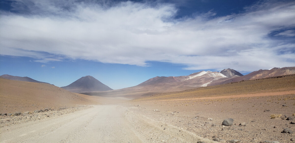 How I crossed the Bolivian-Chilean border at an altitude of 4.5 kilometers above sea level - My, Bike trip, Solo travel, A bike, Travels, South America, Bolivia, Chile, Desert, Andes, Cyclist, Mountain tourism, Bike ride, Volcano, Mountain Lake, High pressure washer, The mountains, oxygen starvation, Atacama Desert, Longpost