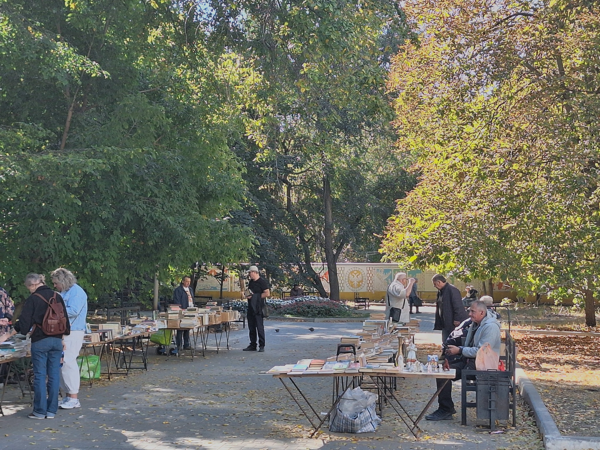 Warm Voronezh - My, Voronezh, September, Heat, The photo, Mobile photography, Courtyard, City center, Tower, Square, The park, Indian summer, Longpost