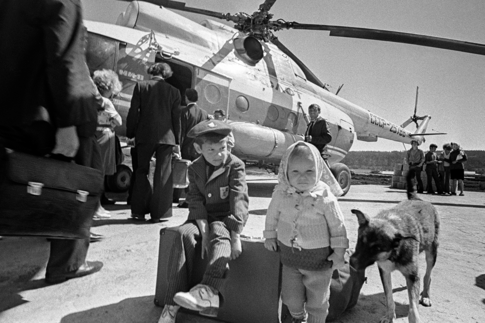 Do you hear time humming: BAM - the USSR, История России, Made in USSR, Bam, Childhood in the USSR, 70th, New building, Black and white photo, Housewarming, Taiga, Railway, Old photo, Film, 80-е, Siberia, Historical photo, Telegram (link), Longpost