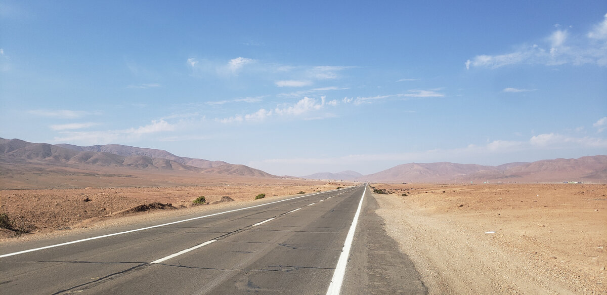 Atacama Desert. I spent the night in front of the cafe parking lot. - My, Bike trip, Solo travel, Travels, A bike, South America, Chile, The mountains, Andes, Bike ride, Cyclist, Mountain tourism, The rocks, Atacama Desert, Desert, Camping, Hike, Road, Minerals, Longpost