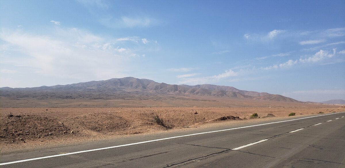 Atacama Desert. I spent the night in front of the cafe parking lot. - My, Bike trip, Solo travel, Travels, A bike, South America, Chile, The mountains, Andes, Bike ride, Cyclist, Mountain tourism, The rocks, Atacama Desert, Desert, Camping, Hike, Road, Minerals, Longpost