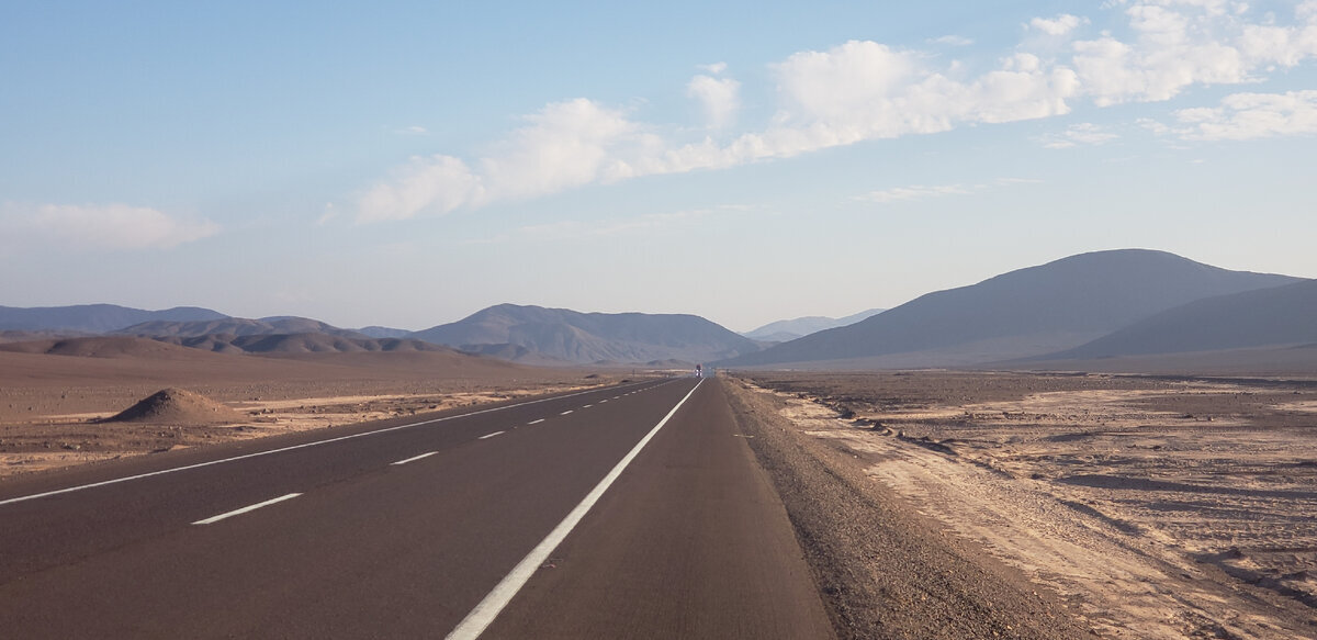 Atacama Desert. I spent the night in front of the cafe parking lot. - My, Bike trip, Solo travel, Travels, A bike, South America, Chile, The mountains, Andes, Bike ride, Cyclist, Mountain tourism, The rocks, Atacama Desert, Desert, Camping, Hike, Road, Minerals, Longpost