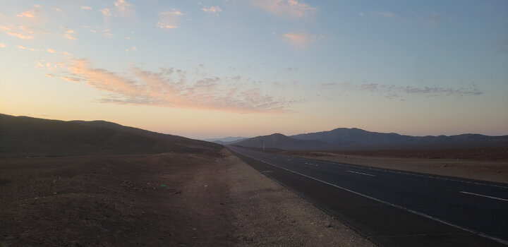 Atacama Desert. I spent the night in front of the cafe parking lot. - My, Bike trip, Solo travel, Travels, A bike, South America, Chile, The mountains, Andes, Bike ride, Cyclist, Mountain tourism, The rocks, Atacama Desert, Desert, Camping, Hike, Road, Minerals, Longpost