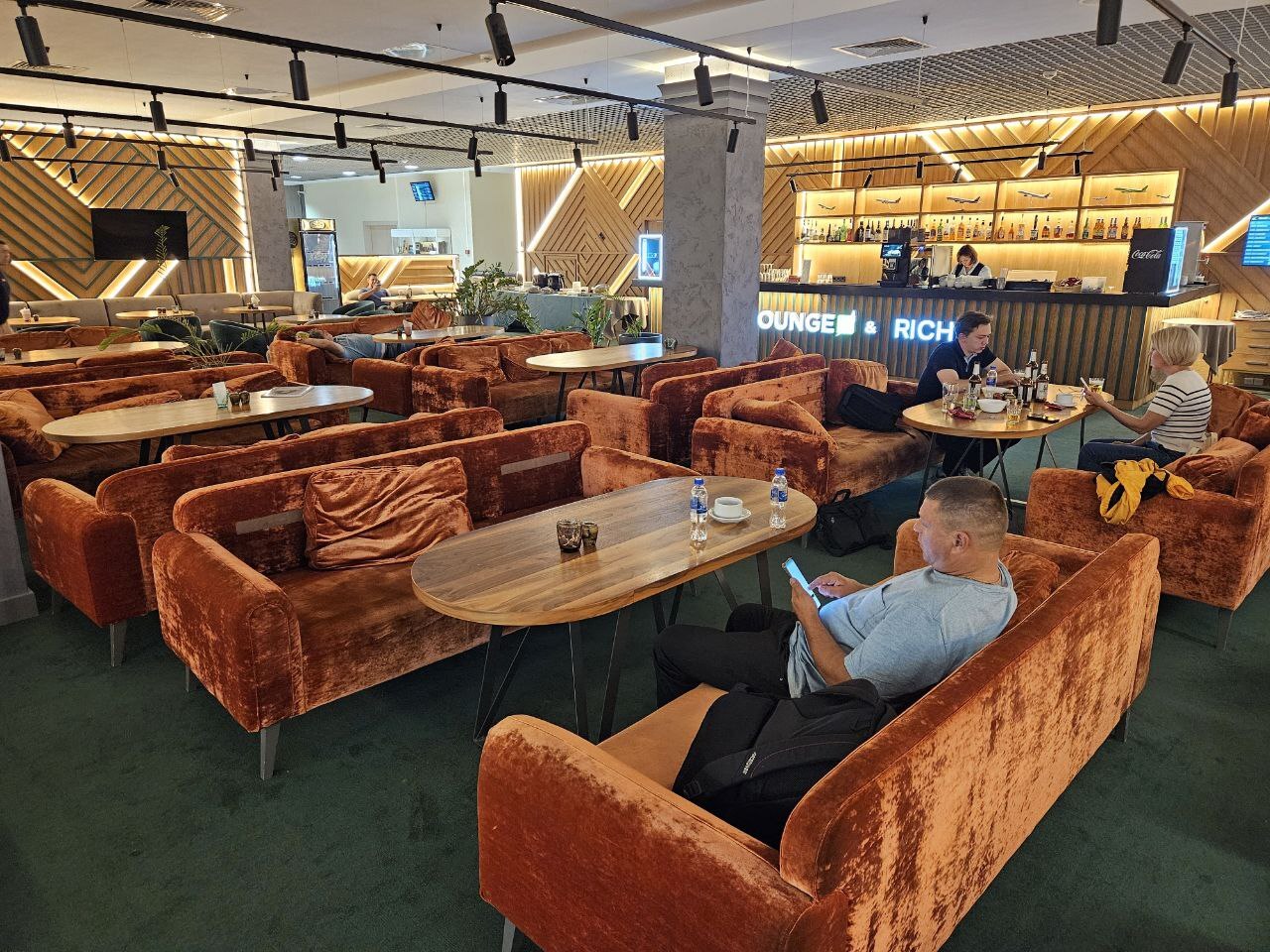 Airport Lounges: How I Save a Lot of Time and Money - My, Bank, Finance, Saving, Service, Longpost