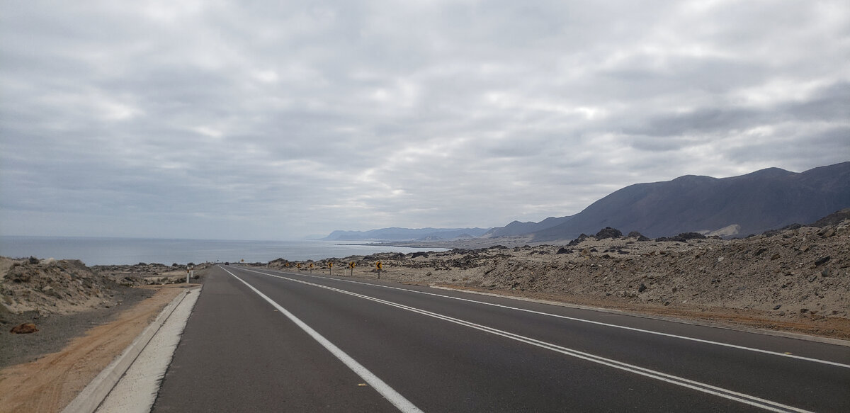 Spent the night on the doorstep of a house overlooking the ocean - My, Bike trip, Solo travel, A bike, Travels, Hike, South America, Bike ride, Andes, Cyclist, Atacama Desert, Desert, Road, The rocks, The mountains, Ocean, Pacific Ocean, Kindness, Hospitality, Hospitality, Longpost