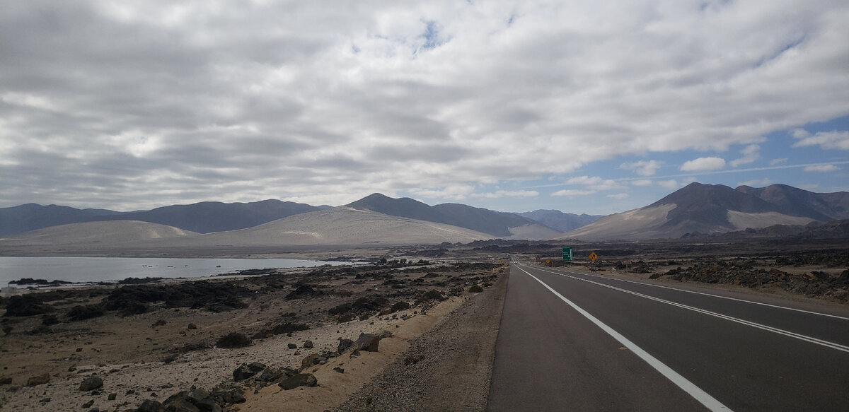 Spent the night on the doorstep of a house overlooking the ocean - My, Bike trip, Solo travel, A bike, Travels, Hike, South America, Bike ride, Andes, Cyclist, Atacama Desert, Desert, Road, The rocks, The mountains, Ocean, Pacific Ocean, Kindness, Hospitality, Hospitality, Longpost