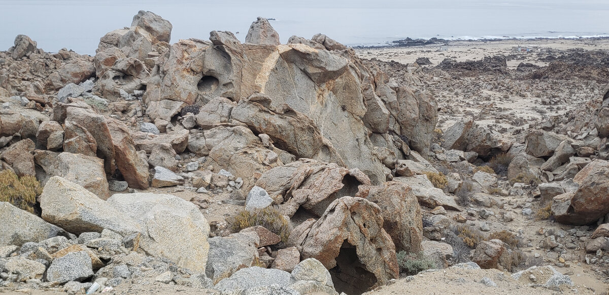 Spent the night on the doorstep of a house overlooking the ocean - My, Bike trip, Solo travel, A bike, Travels, Hike, South America, Bike ride, Andes, Cyclist, Atacama Desert, Desert, Road, The rocks, The mountains, Ocean, Pacific Ocean, Kindness, Hospitality, Hospitality, Longpost