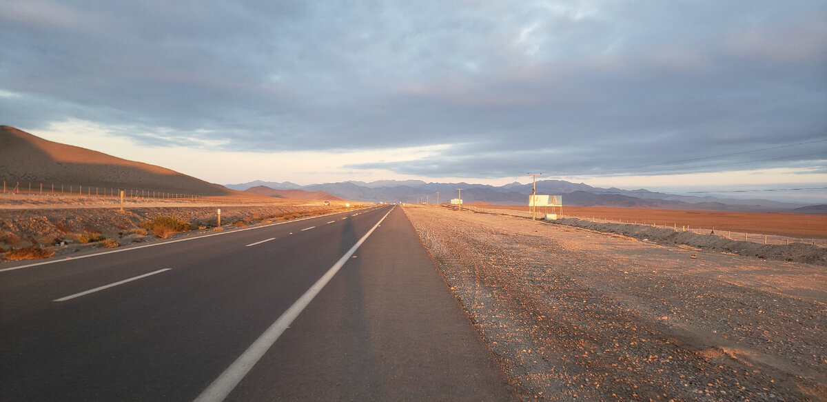 Spent the night on the doorstep of a house overlooking the ocean - My, Bike trip, Solo travel, A bike, Travels, Hike, South America, Bike ride, Andes, Cyclist, Atacama Desert, Desert, Road, The rocks, The mountains, Ocean, Pacific Ocean, Kindness, Hospitality, Hospitality, Longpost