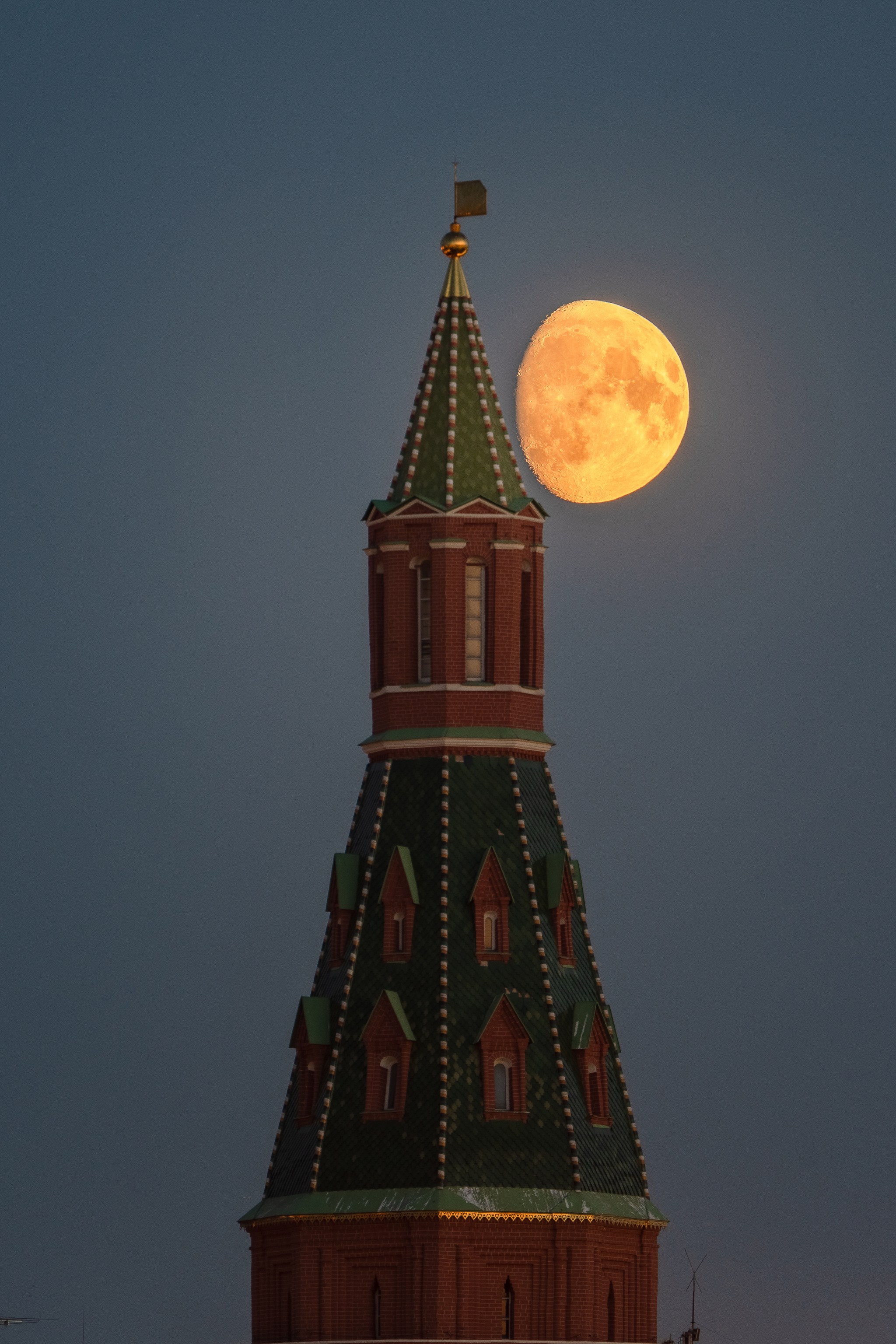 Moon - My, Town, Moscow, Architecture, beauty, moon