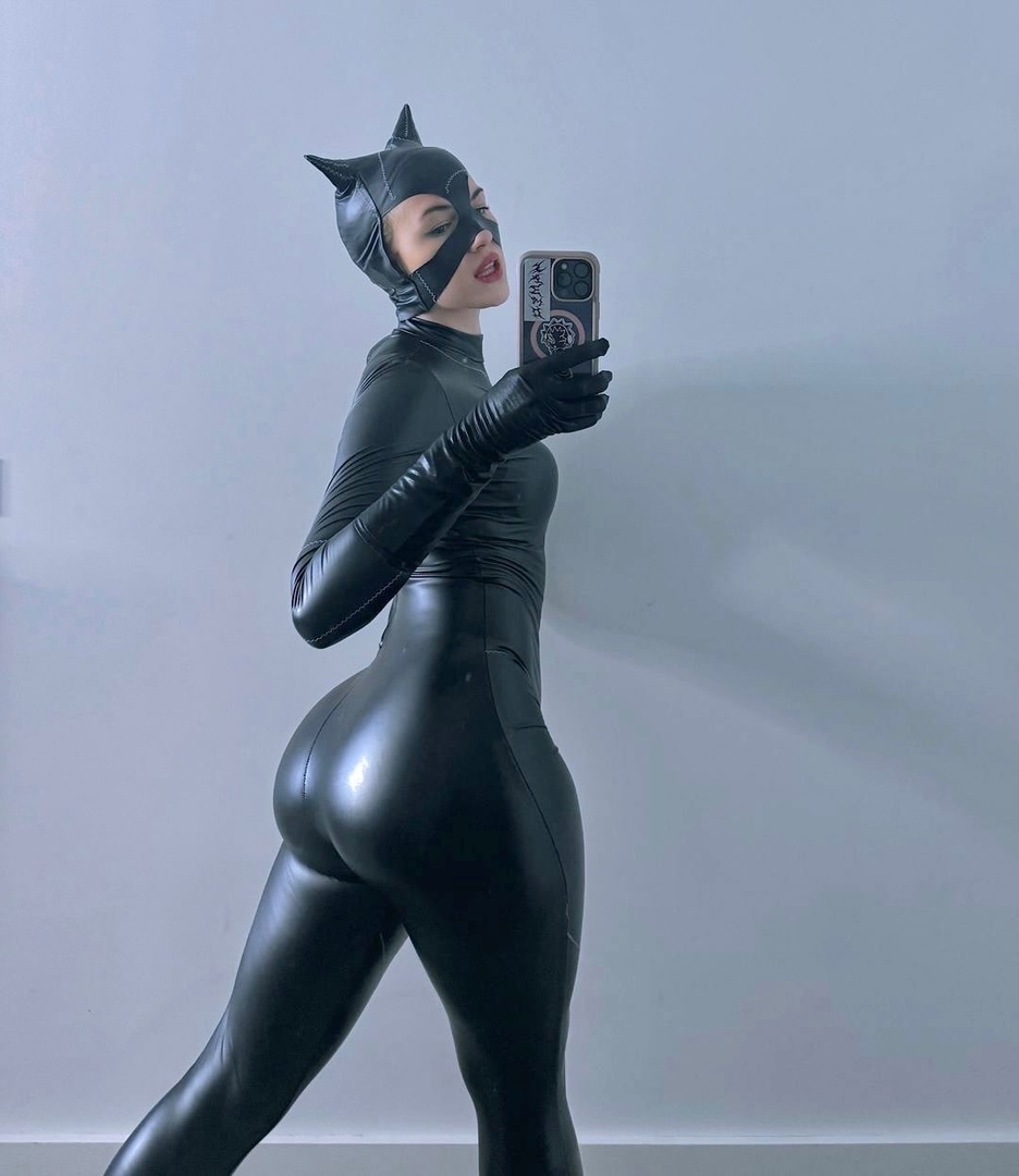 Catwoman - Images, Girls, Superheroes, Dc comics, Characters (edit), Cosplay, Cosplayers, Costume, Booty