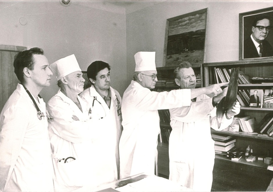 The best Soviet medicine in the world - the USSR, Socialism, Communism, Capitalism, The medicine, Free medicine, Past, State, Country, Homeland, Fatherland, People, People, Propaganda, Quality, Doctors, Hospital, Polyclinic, Facts, Treatment