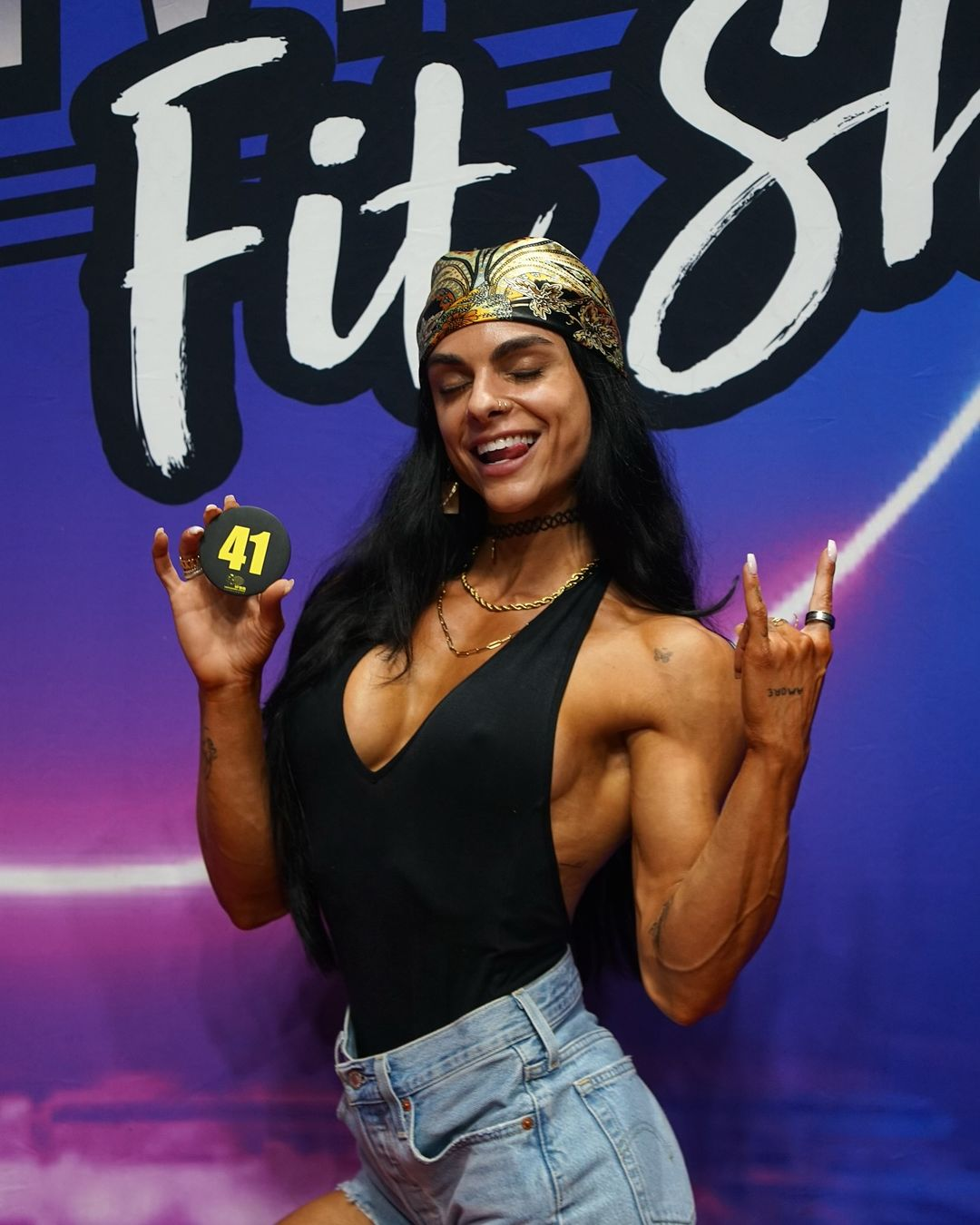 Liana Giannamore - Sports girls, Press, Figure, Strong girl, Bodybuilders, Fitness Bikini, Bikini, Swimsuit, Girls, Video, Vertical video, Instagram (link), Longpost, Liana Giannamore