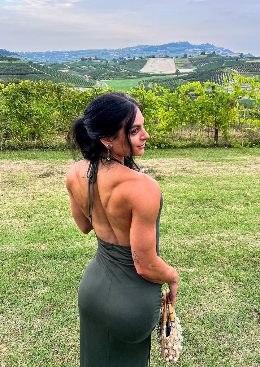 Liana Giannamore - Sports girls, Press, Figure, Strong girl, Bodybuilders, Fitness Bikini, Bikini, Swimsuit, Girls, Video, Vertical video, Instagram (link), Longpost, Liana Giannamore