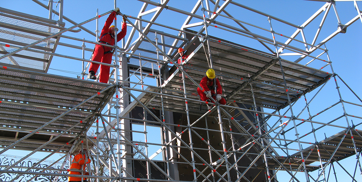 How to Minimize Risks When Working with Scaffolding - Production, Industry, Video, Longpost