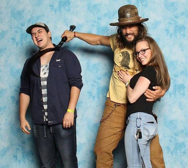 Jason Momoa's Photos With Fans Are Like An Art Form In Their Own Right Now - Hollywood, Foreign serials, Netflix, Photos from filming, Film and TV series news, Longpost, Jason Momoa, Actors and actresses, The photo, Photo with a celebrity, Repeat