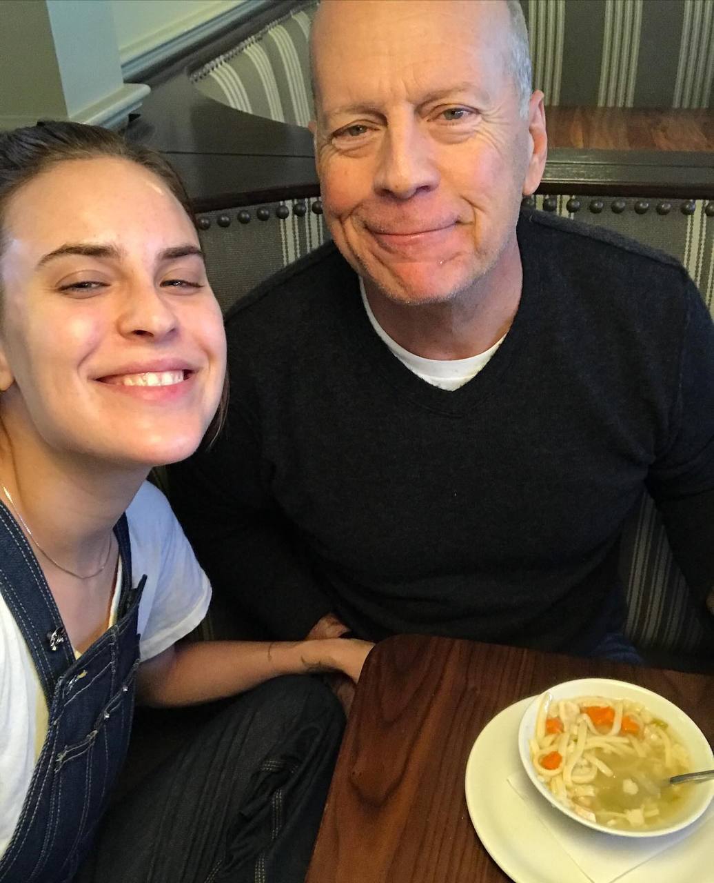 Bruce Willis' daughter Tallulah Willis shares touching family photos with her father - Fate, Bruce willis, Toughie, Dementia, Family, Demmy Moor, Longpost, Actors and actresses