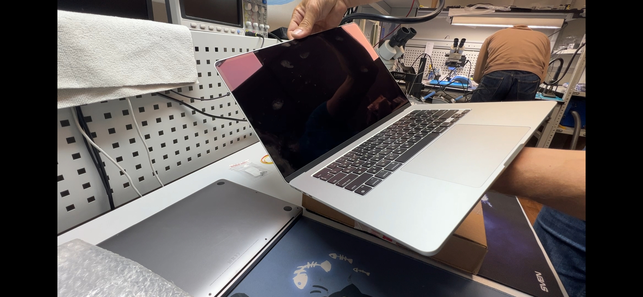 Замена матрицы MacBook Air 15 M3 за 20 минут - Моё, Ремонт, Macbook, Матрица, Ремонт техники, Ремонт ноутбуков, Видео, YouTube, Длиннопост