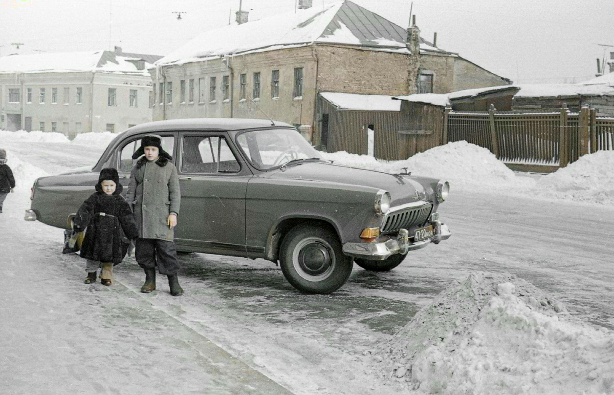 A selection of simple and stunning photographs from the USSR era. 20 colorized photographs, Part XI - My, Old photo, The photo, Historical photo, Colorization, the USSR, Childhood in the USSR, Made in USSR, 40's, 50th, 60th, 70th, 80-е, Longpost