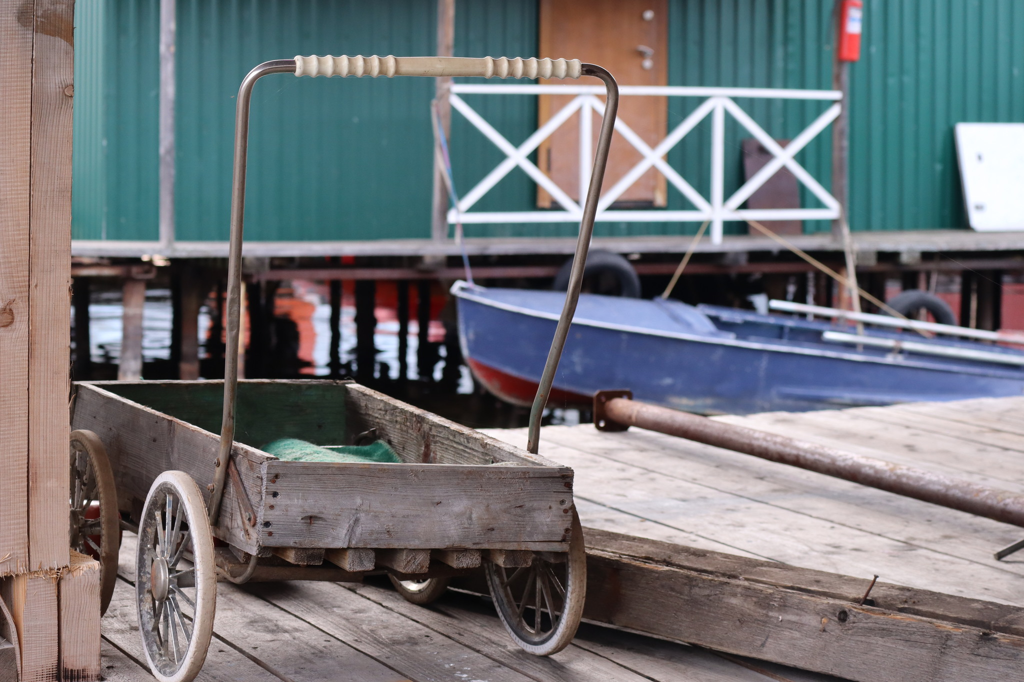 A girl from Tinder said she was interested in Vietnam. I decided to invite her to my home right away. - My, Tourism, Urbanphoto, The photo, Vietnam, Swamp, A boat, Boat, Village, Humor, Black humor, Berth, Acquaintance, Fishing, Longpost