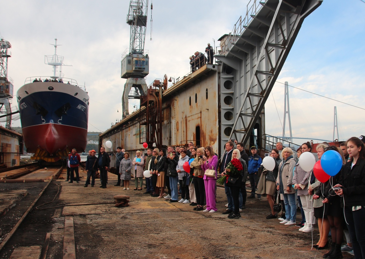 The first longline vessel (fishing vessel) under construction in the region was launched in Vladivostok - news, Russia, Shipbuilding, Дальний Восток, Vladivostok, launching, VKontakte (link), Longpost, Fishing