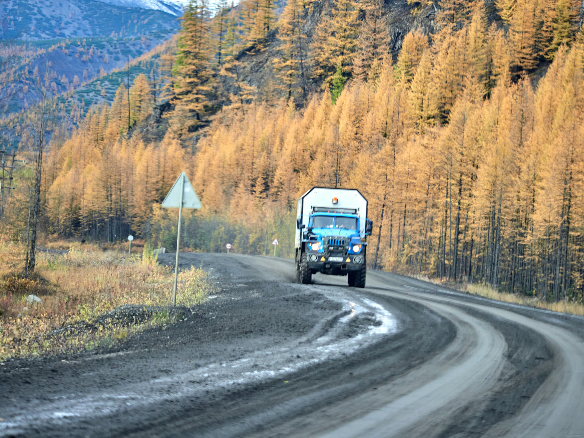 Kolyma Highway (through the car window) - My, Kolyma, Landscape, River, Mountain river, Mountain road, Forest, Taiga, The sun, Hills, The mountains, A harsh land, Beautiful view, Autumn, Clouds, Sky, Longpost