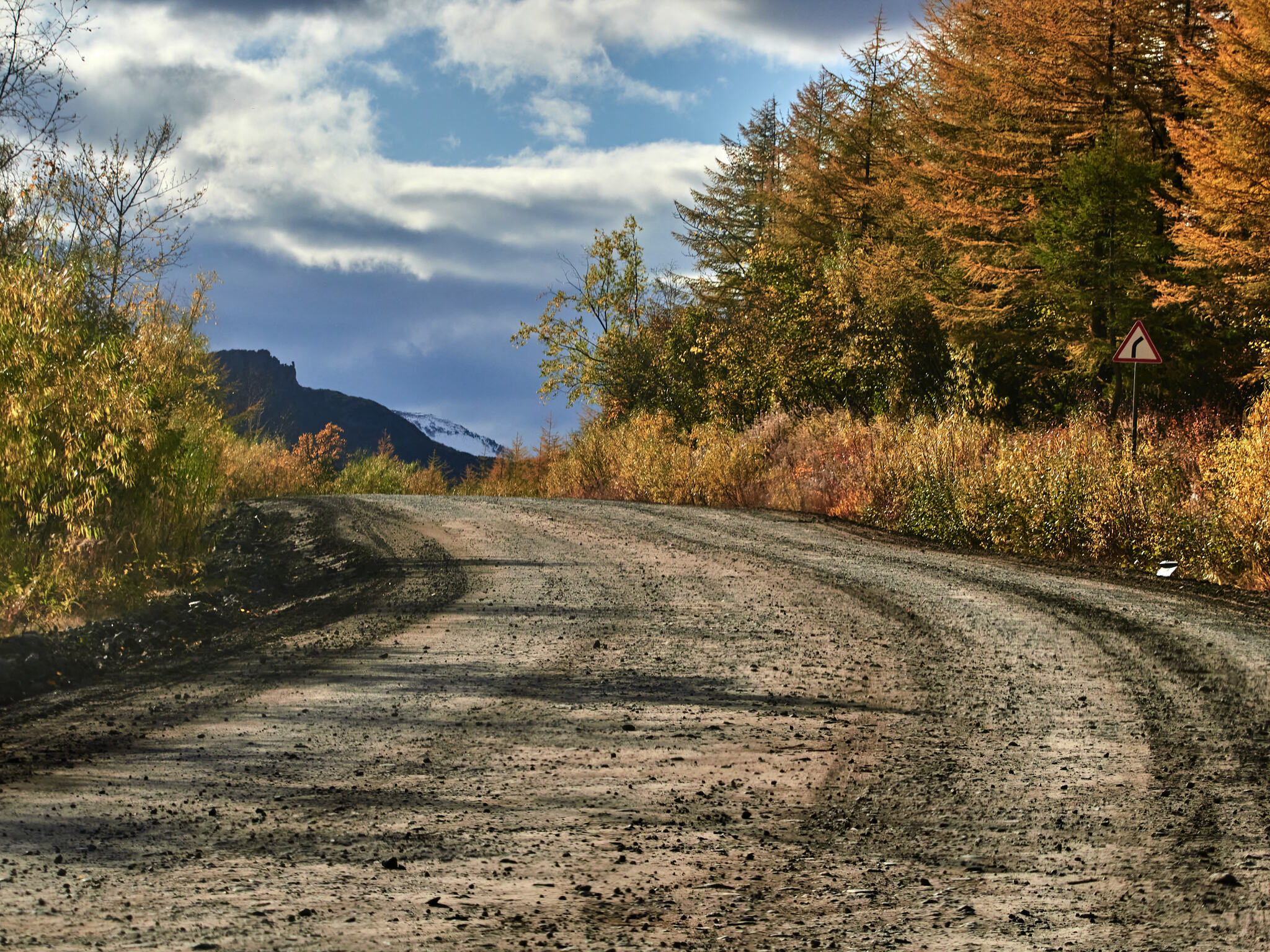 Kolyma Highway (through the car window) - My, Kolyma, Landscape, River, Mountain river, Mountain road, Forest, Taiga, The sun, Hills, The mountains, A harsh land, Beautiful view, Autumn, Clouds, Sky, Longpost