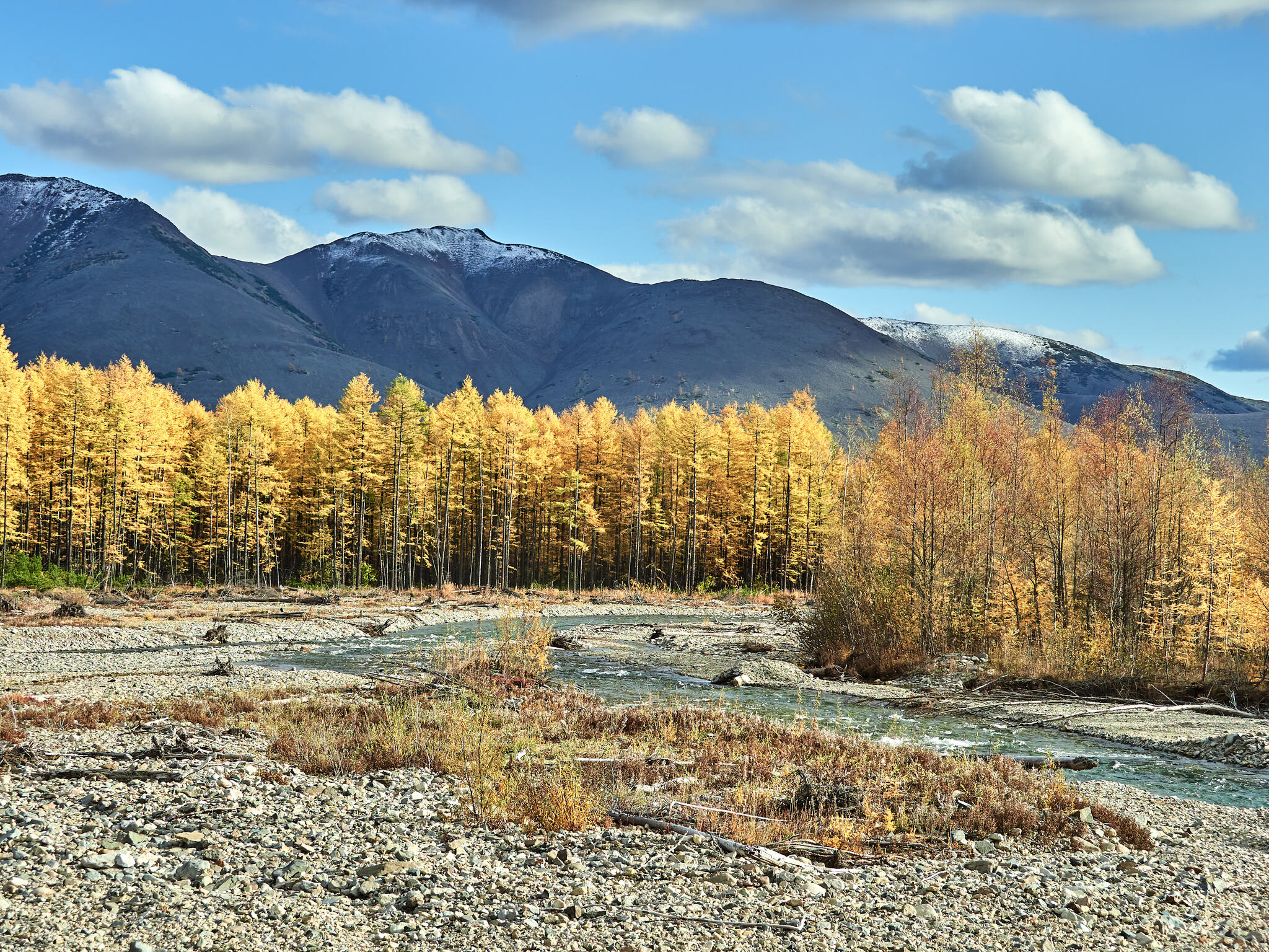 Kolyma Highway (through the car window) - My, Kolyma, Landscape, River, Mountain river, Mountain road, Forest, Taiga, The sun, Hills, The mountains, A harsh land, Beautiful view, Autumn, Clouds, Sky, Longpost