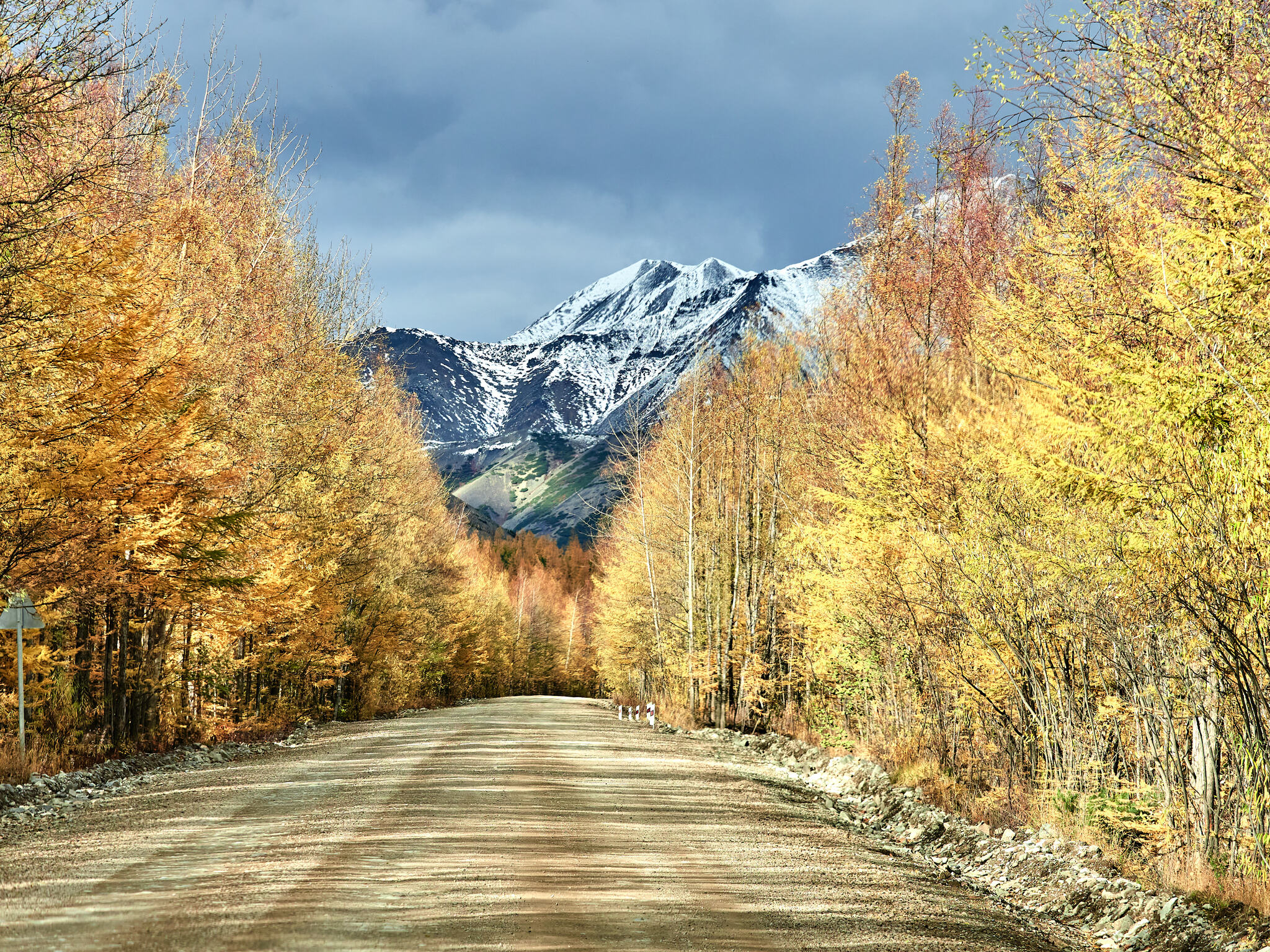 Kolyma Highway (through the car window) - My, Kolyma, Landscape, River, Mountain river, Mountain road, Forest, Taiga, The sun, Hills, The mountains, A harsh land, Beautiful view, Autumn, Clouds, Sky, Longpost