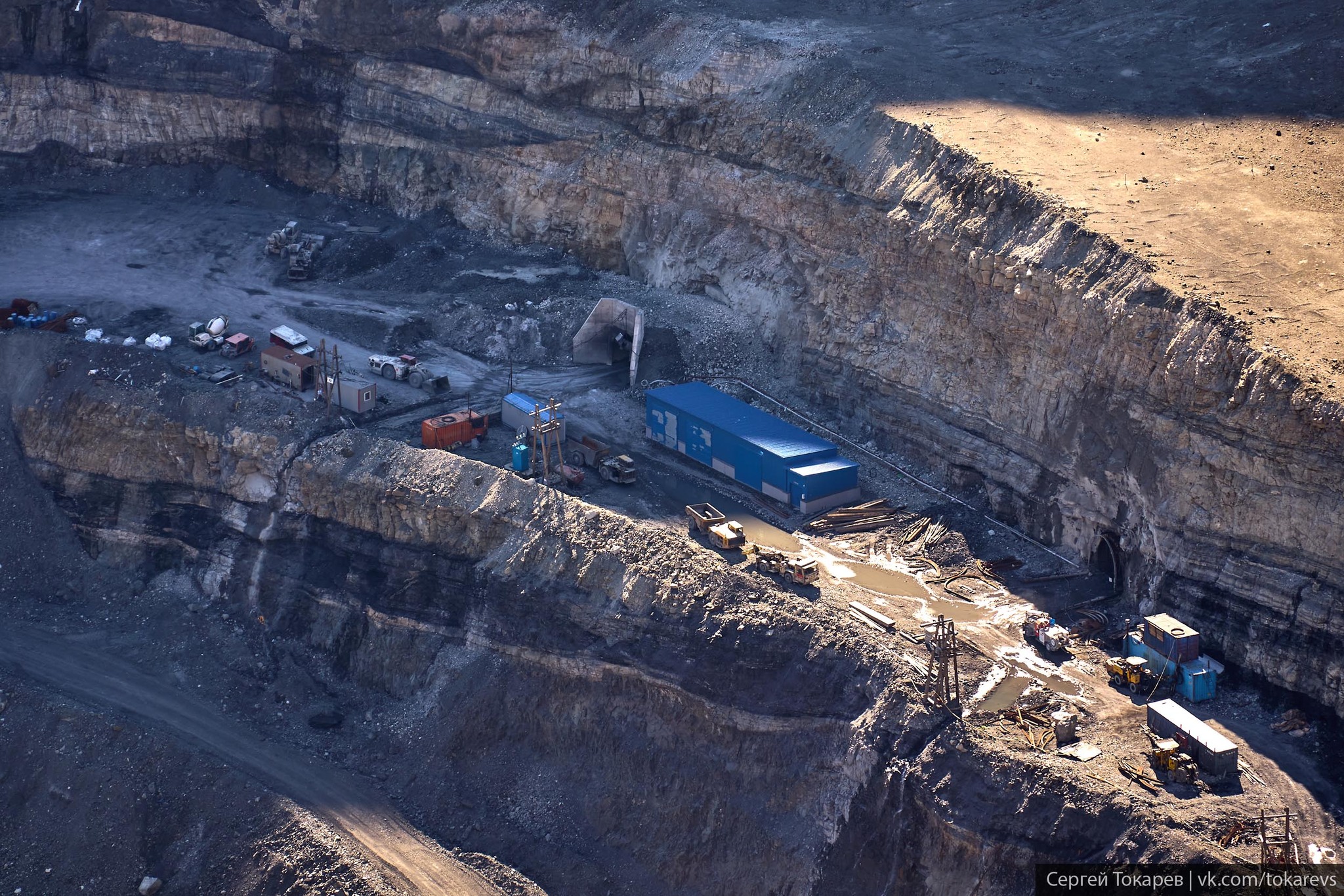 The blasting of 200,000 cubic meters of rock mass at the Medvezhy Ruchey quarry in Norilsk - My, Siberia, Norilsk, Career, Mining operations, Mine, Norilsk Nickel, Krasnoyarsk region, Industry, Russian production, Video, Youtube, Longpost